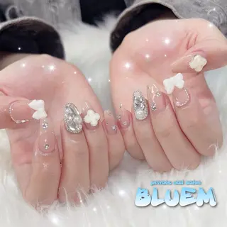 ネイル BLUEM なな🐶のネイルデザイン