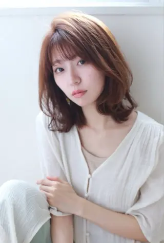 ミディアム 伊藤 桃花のヘアスタイル