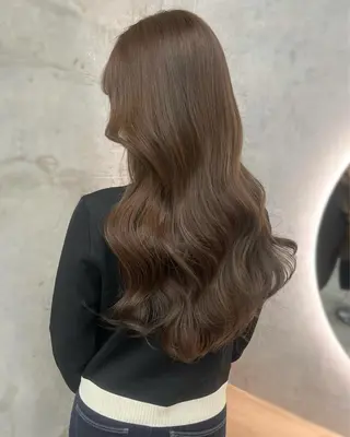ロング 🩷Yui🩷 大人可愛い艶カラーのヘアスタイル