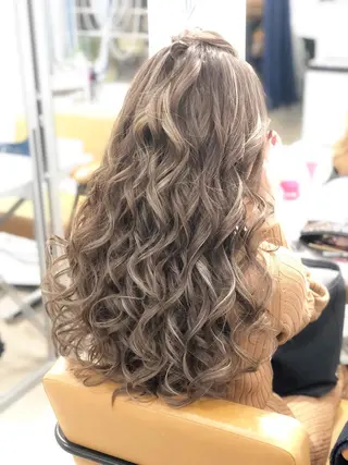 ロング laera 佐藤のヘアスタイル