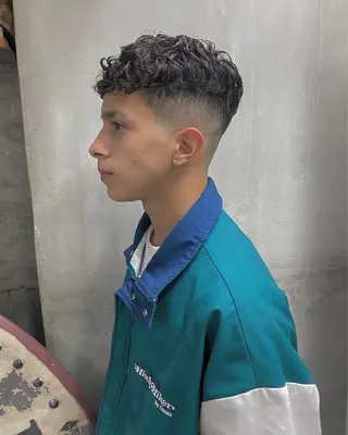 ショート メンズ パーマ、髪質改善 カズマのヘアスタイル