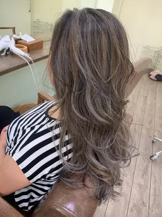 ロング カラー 鶴見 和美のヘアスタイル
