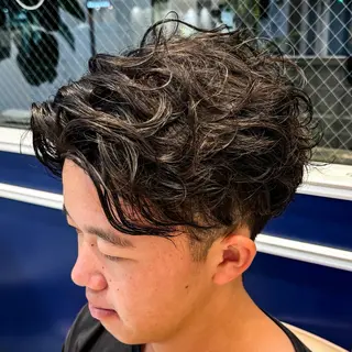 ショート パーマ メンズ 吉田 新平のヘアスタイル