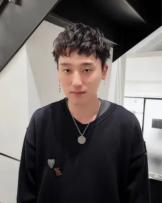 パーマ メンズ Qin shaire salon 原宿verno店所属・【センターパート】 ETO／江藤翼の眉毛・アイブロウイメージ