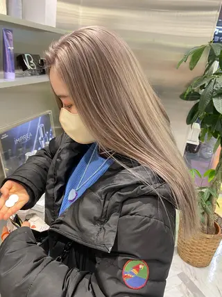 ロング 透け感ベージュ /ミハルのヘアスタイル