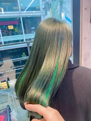 ロング ヘアアレンジ メンズ JuNブリーチに 縮毛矯正するプロのヘアスタイル