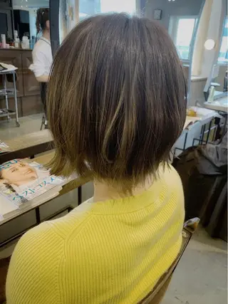 ショート カラー 佐藤 美紅のヘアスタイル