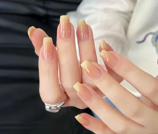 ネイル 高木 維麗絲のネイルデザイン