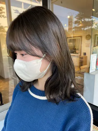 ミディアム カラー 小森 樹奈のヘアスタイル