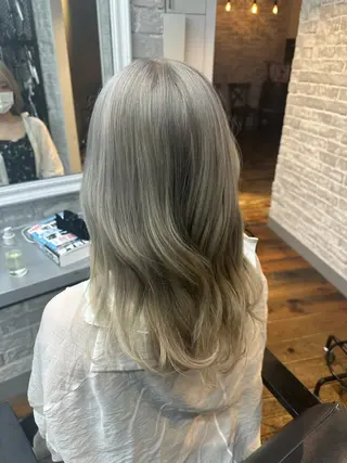 ロング カラー ブリーチカラー💙 𝗠𝗜𝗞𝗨のヘアスタイル