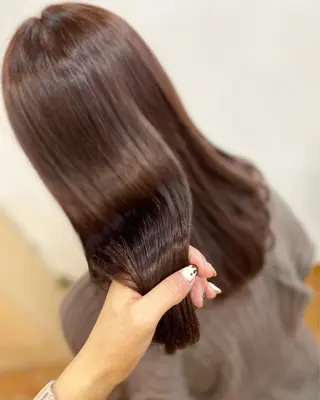 セミロング カラー 荒木 ひろかのヘアスタイル