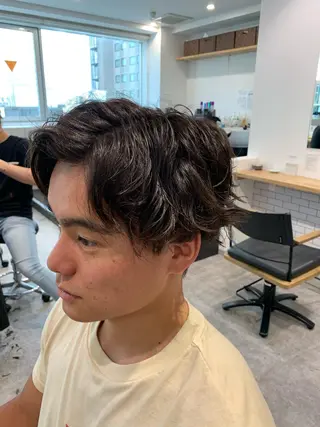 ミディアム ヨシミ カズヤのヘアスタイル