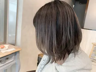 ミディアム カラー EMANON天神所属・Hitomi Ezakiのヘアスタイル