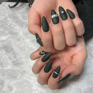 ネイル Aleum所属・Nail Salon Aleumのネイルデザイン