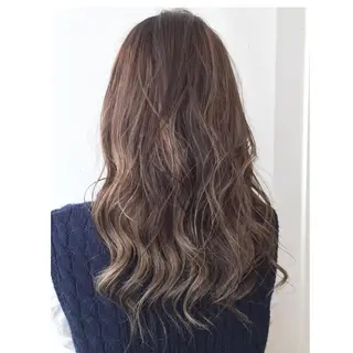 セミロング ロング TOMOYAレイヤー ブリーチ縮毛矯正のヘアスタイル