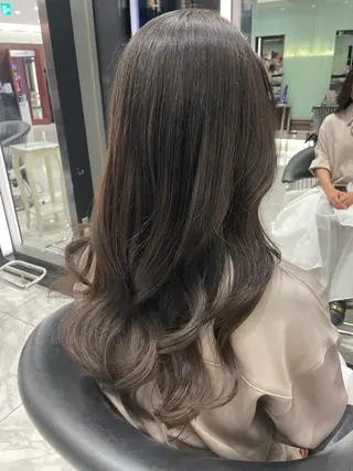 ロング カラー コテ巻きパーマ 藤野佑成のヘアスタイル