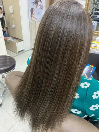 セミロング 土屋朱理/ ハイトーンカラーのヘアスタイル