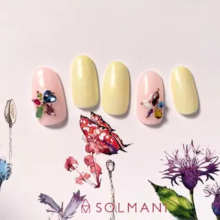ネイル SOLMANI 予約担当のネイルデザイン