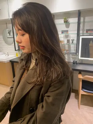 セミロング 鈴木駿介 レイヤーカットのヘアスタイル