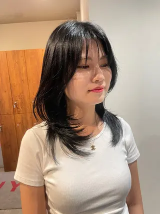 ミディアム カラー 海外レイヤー/赤み 消しカラー/上原聖奈のヘアスタイル