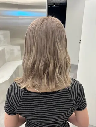 セミロング カラー 🧸🎀ブリーチ 栄🎀🧸かのんのヘアスタイル