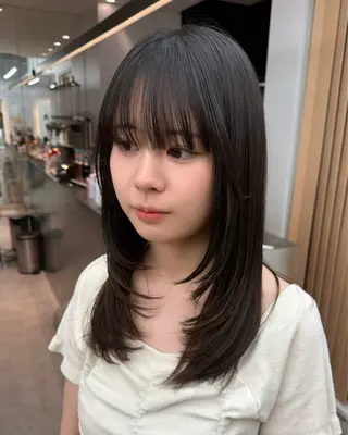 セミロング Lond Chloe所属・りな🌱ショート ☀️レイヤーのヘアスタイル