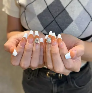 ネイル She nail studio 原宿店所属・emi 🩵美フォルムのネイルデザイン