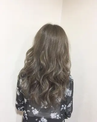 セミロング ヤマグチ ヒカルのヘアスタイル
