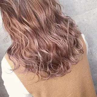 セミロング カラー _WHITE 天王寺のヘアスタイル