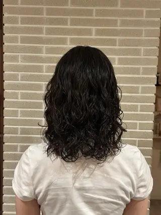 ミディアム パーマ 岡田 遥希のヘアスタイル