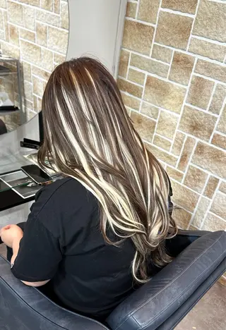 ロング 栗谷 竜希のヘアスタイル