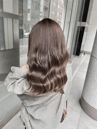 セミロング カラー 美髪美容師 くぼた店長🫧のヘアスタイル