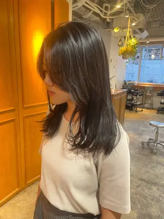 ミディアム カラー RIN／韓国ヘア レイヤーカットのヘアスタイル