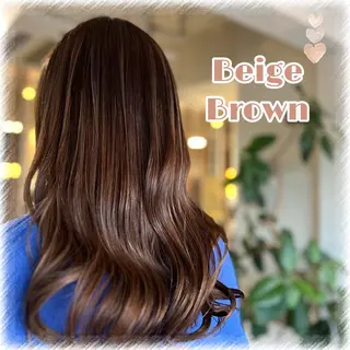 ロング カラー 岡本 絢香のヘアスタイル