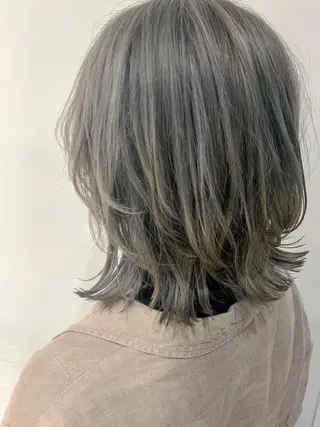 ミディアム nuu所属・💜ショート💜 ウルフ、ボブ二色亜美のヘアスタイル