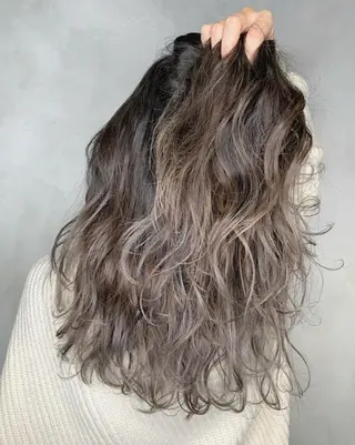 ロング カラー N° aria 三軒茶屋のヘアスタイル