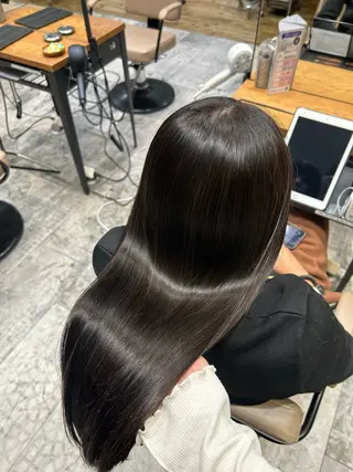 カラー 和田 茉日琉のヘアスタイル
