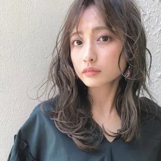 セミロング カラー 伊 杏のヘアスタイル