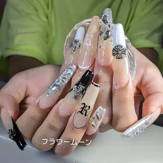 ネイル フラワー ムーンのネイルデザイン