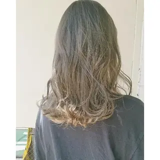 ミディアム Ruheplatz所属・HIKARI@ Ruheplatzのヘアスタイル