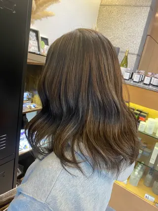 ミディアム 西田辺/ タカスナオヤのヘアスタイル