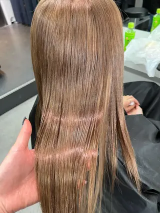 セミロング カラー ハイトーン&髪質改善 &韓国エクステ🤎のヘアスタイル