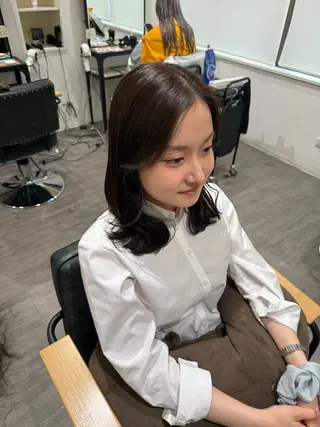 ミディアム カラー 上田 紗也のヘアスタイル