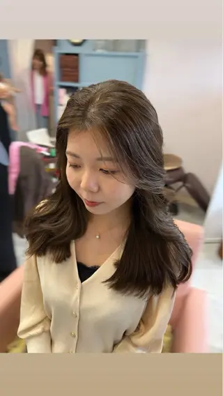 ロング Yoshida Yukoのヘアスタイル