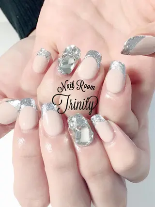 ネイル Trinity ネイリストスタッフのネイルデザイン