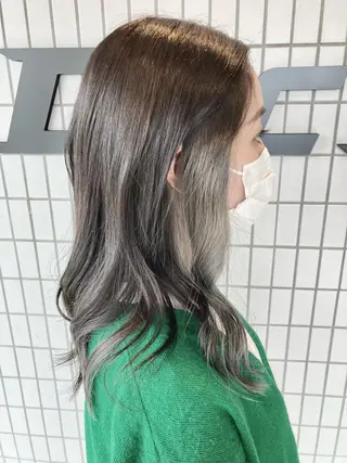 セミロング タカツド ユウキのヘアスタイル