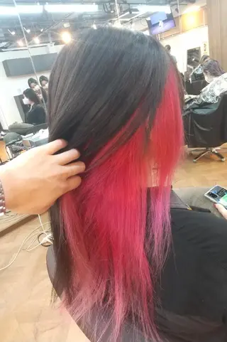 カラー ロング 久村 奈菜のヘアスタイル