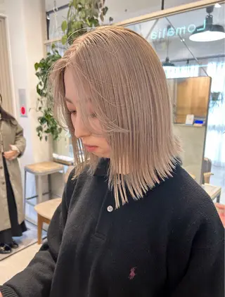 ミディアム カラー グレージュ× ボブ× ハイトーン　前田隆太のヘアスタイル