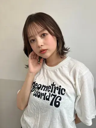 ミディアム カラー Farbe所属・顔まわりレイヤー 透明感カラー🩵🩵のヘアスタイル