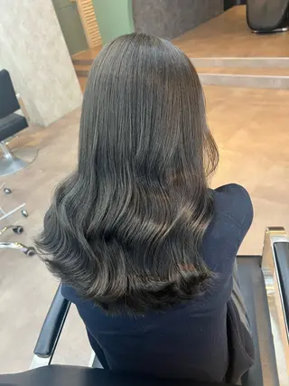 ロング カラー 小谷 梨奈のヘアスタイル